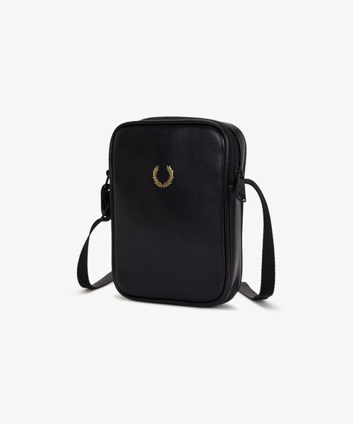 FRED PERRY(フレッドペリー)の「【先行予約受付中】Smooth Leather Small Side Bag/スムースレザースモールサイドバッグ(ボディバッグ/ウエストポーチ・メンズ・ブラック・ONE SIZE)」の2枚目の写真