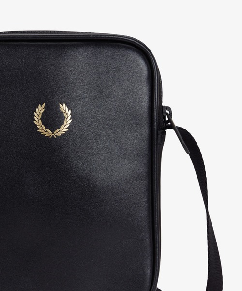 FRED PERRY(フレッドペリー)の「【先行予約受付中】Smooth Leather Small Side Bag/スムースレザースモールサイドバッグ(ボディバッグ/ウエストポーチ・メンズ・ブラック・ONE SIZE)」の5枚目の写真