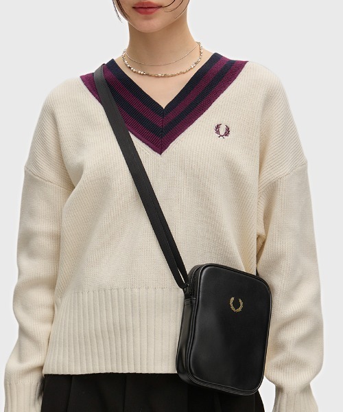 FRED PERRY(フレッドペリー)の「Smooth Leather Small Side Bag/スムースレザースモールサイドバッグ(ボディバッグ/ウエストポーチ・メンズ・ブラック・ONE SIZE)」の7枚目の写真