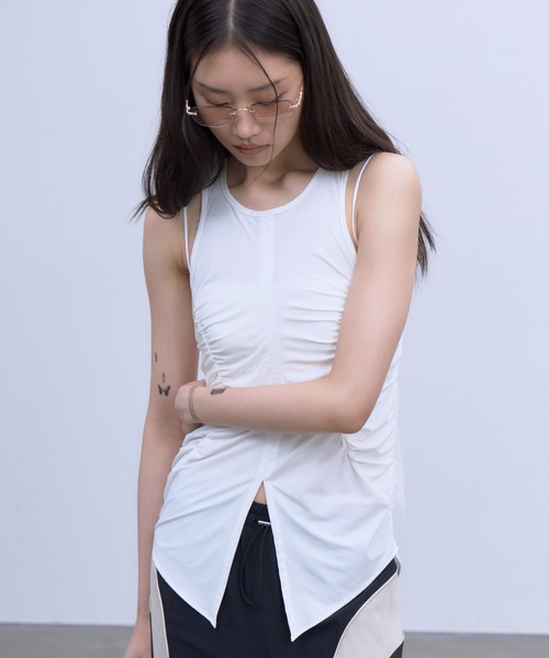 THINGS THAT MATTER(シングス ザット マター)の「BACK CUTOUT GATHERED TANK / バック カットアウト ギャザード タンク(タンクトップ・レディース・ブラック/ホワイト/ブラウン・FREE)」の1枚目の写真