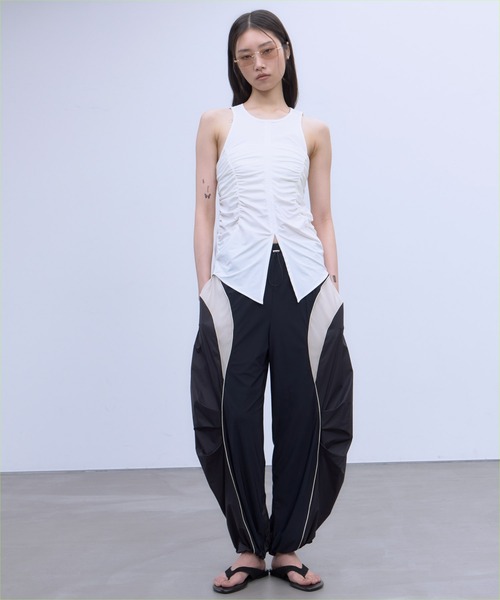 THINGS THAT MATTER(シングス ザット マター)の「BACK CUTOUT GATHERED TANK / バック カットアウト ギャザード タンク(タンクトップ・レディース・ブラック/ホワイト/ブラウン・FREE)」の8枚目の写真