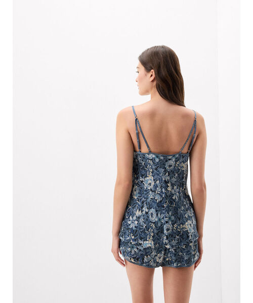 Intimissimi（インティミッシミ）の「“Fanciful Flowers” プリント ビスコースサテン トップス（キャミソール・レディース・インディゴブルー・S/M/L）」の4枚目の写真
