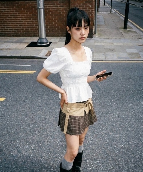ipugo(イプゴ)の「ipugo/イプゴ エンボス パフスリーブ ブラウス 2026秋物 秋服 2026年秋冬(シャツ/ブラウス・レディース・イエロー/ホワイト/ブラック・FREE)」の21枚目の写真