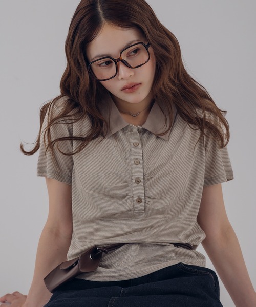 MUHET（ミュエータ）の「sheer stripe gathered polo top / シアーボーダーギャザーポロ（ポロシャツ・レディース・ブラウン/ネイビー・FREE）」の2枚目の写真