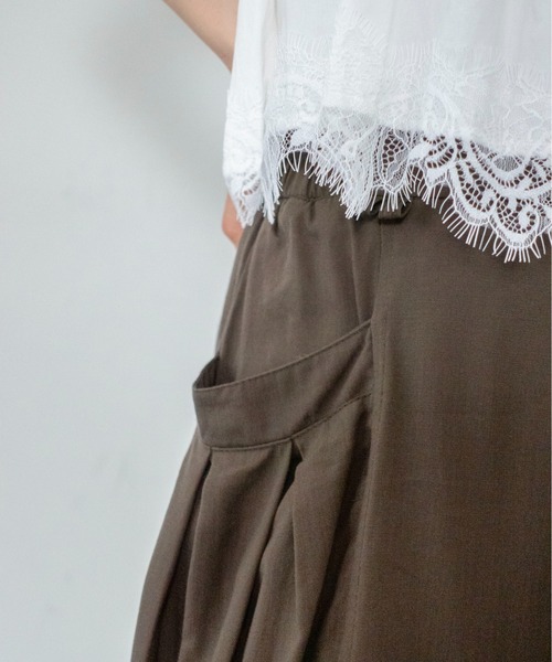 on:nue（オンニュ）の「【on:nue】[3色展開/2サイズ展開]タックポケットイージーバレルパンツ（その他パンツ・レディース・ホワイト/ブラック/カーキ・SMALL/MEDIUM）」の13枚目の写真