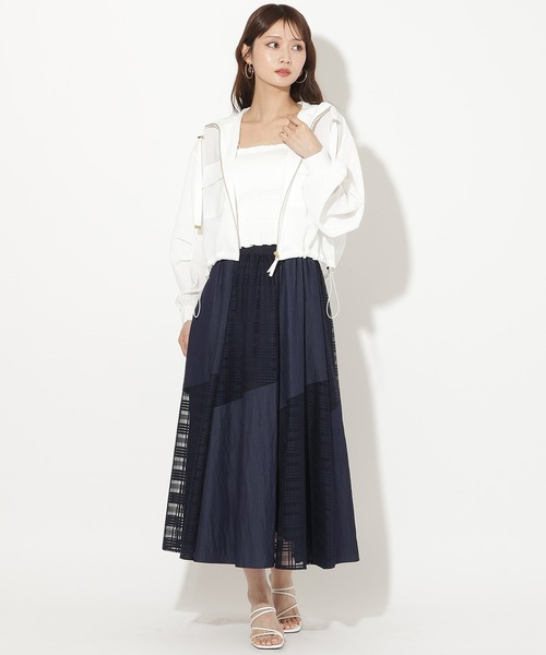 AND COUTURE(アンドクチュール)の「シアーフーディーブルゾン(ブルゾン・レディース・オフホワイト/カーキ/チャコールグレー・FREE)」の9枚目の写真