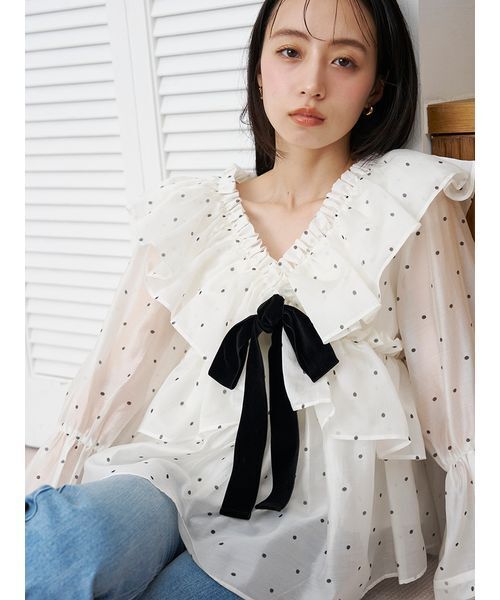 SNIDEL（スナイデル）の「フリルチュニック（シャツ/ブラウス・レディース・アイボリー/ドット/ブラウン/ライトピンク・F）」の4枚目の写真