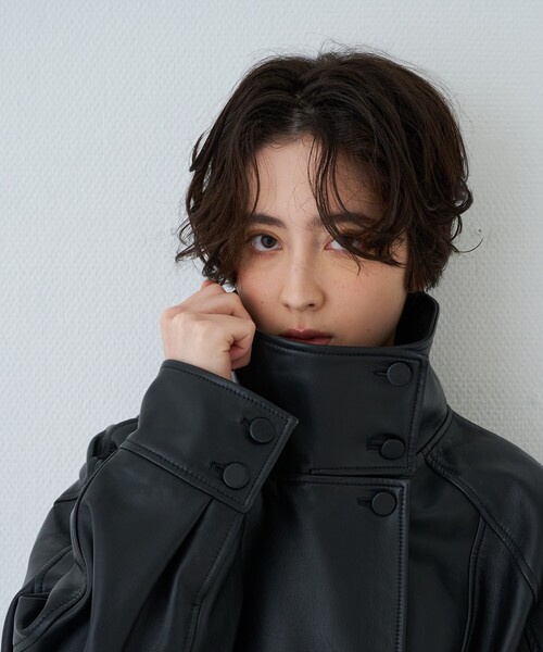 Rouge vif(ルージュヴィフ)の「ラムレザースタンドカラーブルゾン(ブルゾン・レディース・ブラウン/ブラック・フリー)」の13枚目の写真