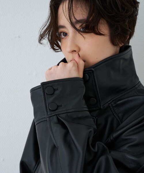 Rouge vif(ルージュヴィフ)の「ラムレザースタンドカラーブルゾン(ブルゾン・レディース・ブラウン/ブラック・フリー)」の20枚目の写真