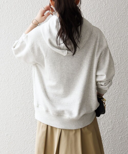 SHIPS any（シップス エニィ）の「【SHIPS any別注】THE KNiTS:〈洗濯機可能〉ロゴプリント フーディー 26AW（スウェット・レディース・ナチュラル/グレー・ONE SIZE）」の7枚目の写真