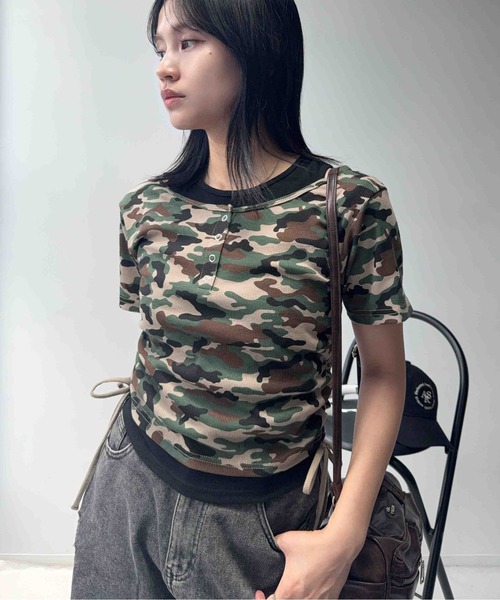 AS KNOW AS plus(アズノゥアズプラス)の「☆シャーリングリボン レイヤードヘンリーネックリブTシャツ(Tシャツ/カットソー・レディース・チャコール/オフホワイト/カモフラージュ・FREE)」の21枚目の写真