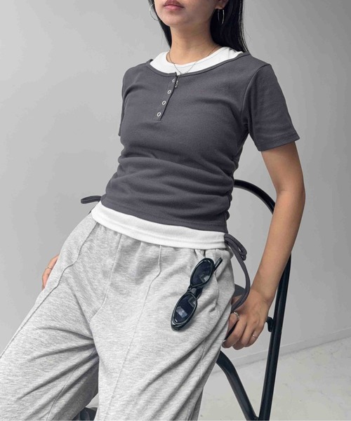 AS KNOW AS plus(アズノゥアズプラス)の「☆シャーリングリボン レイヤードヘンリーネックリブTシャツ(Tシャツ/カットソー・レディース・チャコール/オフホワイト/カモフラージュ・FREE)」の13枚目の写真
