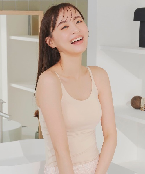 RADIANNE（ラディアンヌ）の「【吸水速乾で涼しさと補正を両立した、ドライ補正インナー】オールインワンブラトップ  ドライキャミソール（キャミソール・レディース・ベージュ/ブラック・S/3L/2L/L/M）」の2枚目の写真