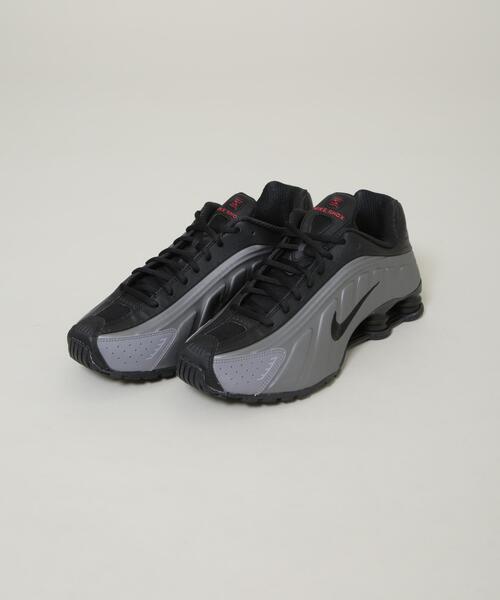 NIKE(ナイキ)の「NIKE/ナイキ ショックス R4(スニーカー・メンズ・ブラック/ホワイト・27/26/28)」の3枚目の写真