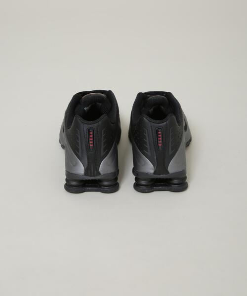 NIKE(ナイキ)の「NIKE/ナイキ ショックス R4(スニーカー・メンズ・ブラック/ホワイト・27/26/28)」の4枚目の写真
