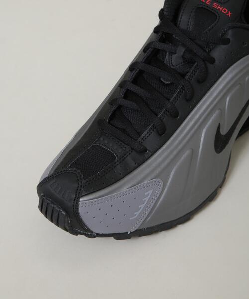 NIKE(ナイキ)の「NIKE/ナイキ ショックス R4(スニーカー・メンズ・ブラック/ホワイト・27/26/28)」の6枚目の写真