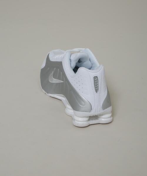 NIKE(ナイキ)の「NIKE/ナイキ ショックス R4(スニーカー・メンズ・ブラック/ホワイト・27/26/28)」の10枚目の写真