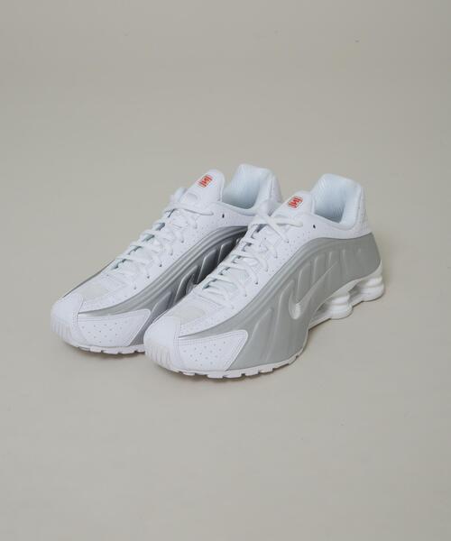 NIKE(ナイキ)の「NIKE/ナイキ ショックス R4(スニーカー・メンズ・ブラック/ホワイト・27/26/28)」の11枚目の写真