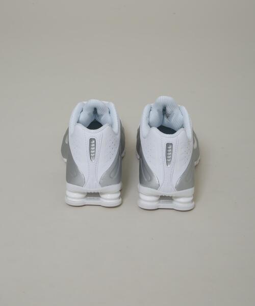 NIKE(ナイキ)の「NIKE/ナイキ ショックス R4(スニーカー・メンズ・ブラック/ホワイト・27/26/28)」の12枚目の写真