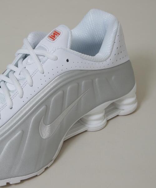 NIKE(ナイキ)の「NIKE/ナイキ ショックス R4(スニーカー・メンズ・ブラック/ホワイト・27/26/28)」の16枚目の写真