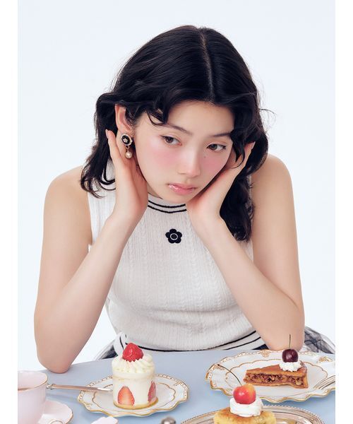 LILY BROWN(リリーブラウン)の「【LILY BROWN×MARY QUANT】デイジー刺繍ケーブルノースリニット(ニット/セーター・レディース・ピンク/ホワイト/ブラック/ライム・F)」の2枚目の写真