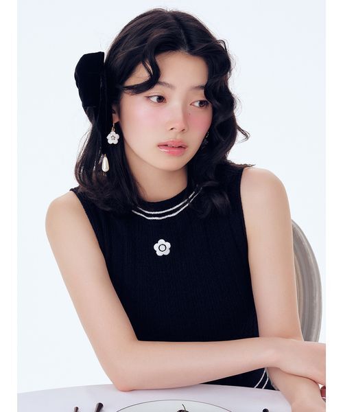 LILY BROWN(リリーブラウン)の「【LILY BROWN×MARY QUANT】デイジー刺繍ケーブルノースリニット(ニット/セーター・レディース・ピンク/ホワイト/ブラック/ライム・F)」の3枚目の写真