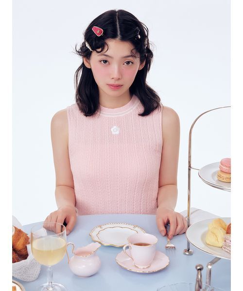 LILY BROWN(リリーブラウン)の「【LILY BROWN×MARY QUANT】デイジー刺繍ケーブルノースリニット(ニット/セーター・レディース・ピンク/ホワイト/ブラック/ライム・F)」の6枚目の写真