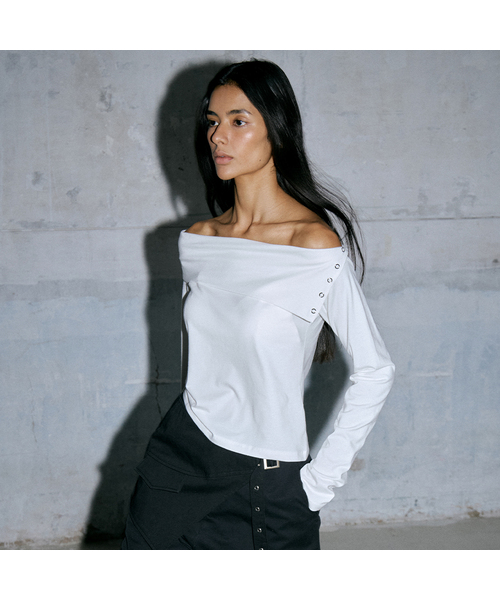WAARFORWOMAN(ワール・フォー・ウーマン)の「WT-58 アイレットオフショルダーティー(2カラー)(Tシャツ/カットソー・レディース・アイボリー/ブラック・FREE)」の1枚目の写真
