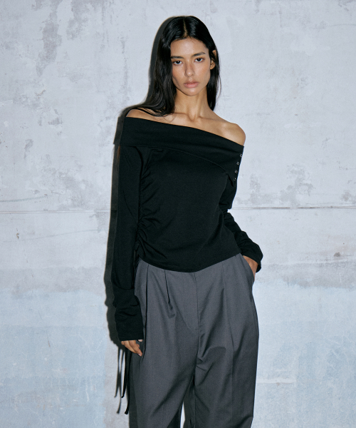 WAARFORWOMAN(ワール・フォー・ウーマン)の「WT-58 アイレットオフショルダーティー(2カラー)(Tシャツ/カットソー・レディース・アイボリー/ブラック・FREE)」の3枚目の写真