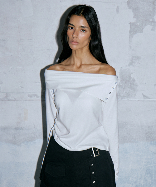 WAARFORWOMAN(ワール・フォー・ウーマン)の「WT-58 アイレットオフショルダーティー(2カラー)(Tシャツ/カットソー・レディース・アイボリー/ブラック・FREE)」の6枚目の写真