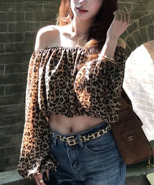 AsheKsha(アシクシャ)の「ヒョウ柄オフショルダーバブル長袖ショートトップス(Tシャツ/カットソー・レディース・ブラウン・M)」の5枚目の写真