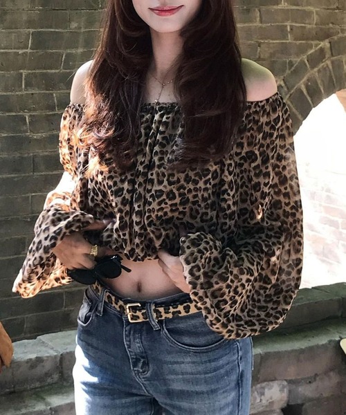 AsheKsha(アシクシャ)の「ヒョウ柄オフショルダーバブル長袖ショートトップス(Tシャツ/カットソー・レディース・ブラウン・M)」の6枚目の写真