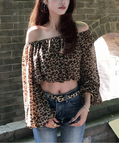 AsheKsha(アシクシャ)の「ヒョウ柄オフショルダーバブル長袖ショートトップス(Tシャツ/カットソー・レディース・ブラウン・M)」の7枚目の写真
