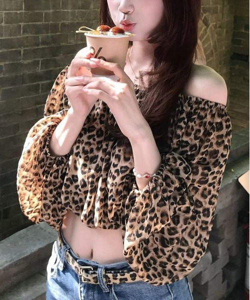 AsheKsha(アシクシャ)の「ヒョウ柄オフショルダーバブル長袖ショートトップス(Tシャツ/カットソー・レディース・ブラウン・M)」の8枚目の写真