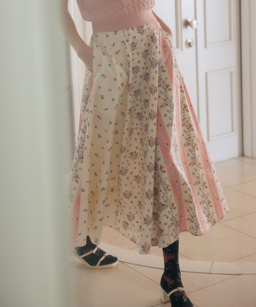 Cath Kidston(キャスキッドソン)の「ボリュームフレアスカート Garden Bouquet(スカート・レディース・アイボリー/サックスブルー/ネイビー・S/M)」の1枚目の写真