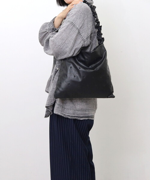 COOCO(クーコ)の「星刺繍ギャザーハンドルワンショルダーバッグ/A4対応(ショルダーバッグ・レディース・シルバー/ブラック・FREE)」の1枚目の写真