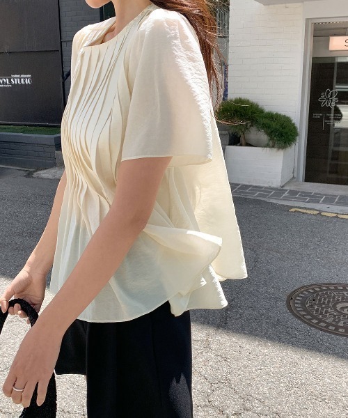 FLINEA(フリネア)の「クルーネックプリーツブラウス(シャツ/ブラウス・レディース・ベージュ/ネイビー/ブルーグレー・FREE)」の13枚目の写真