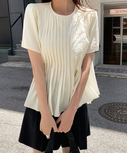 FLINEA(フリネア)の「クルーネックプリーツブラウス(シャツ/ブラウス・レディース・ベージュ/ネイビー/ブルーグレー・FREE)」の15枚目の写真
