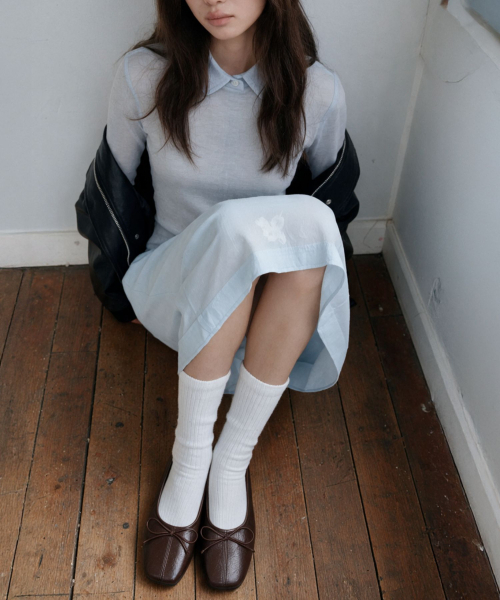 SPUR(シュプール)の「Odd Soft Square Ribbon Flat Ribbon フラットシューズ 2cm -WA9023 (4color)(バレエシューズ・レディース・ブラック/ダークブラウン/レッド/アイボリー・22.5cm/23cm/23.5cm/24cm/24.5cm/25cm)」の6枚目の写真