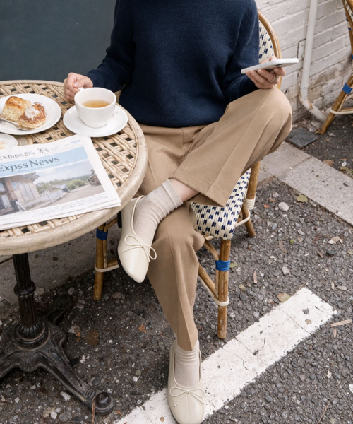 SPUR(シュプール)の「Odd Soft Square Ribbon Flat Ribbon フラットシューズ 2cm -WA9023 (4color)(バレエシューズ・レディース・ブラック/ダークブラウン/レッド/アイボリー・22.5cm/23cm/23.5cm/24cm/24.5cm/25cm)」の9枚目の写真