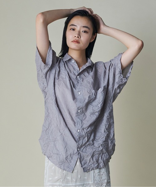 mintdesigns(ミントデザインズ)の「Crinkled Shirt(シャツ/ブラウス・レディース・グレイッシュベージュ/ホワイト・ONESIZE)」の1枚目の写真