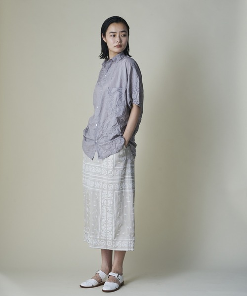 mintdesigns(ミントデザインズ)の「Crinkled Shirt(シャツ/ブラウス・レディース・グレイッシュベージュ/ホワイト・ONESIZE)」の4枚目の写真