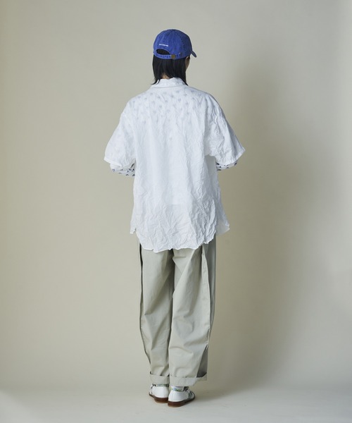 mintdesigns(ミントデザインズ)の「Crinkled Shirt(シャツ/ブラウス・レディース・グレイッシュベージュ/ホワイト・ONESIZE)」の6枚目の写真