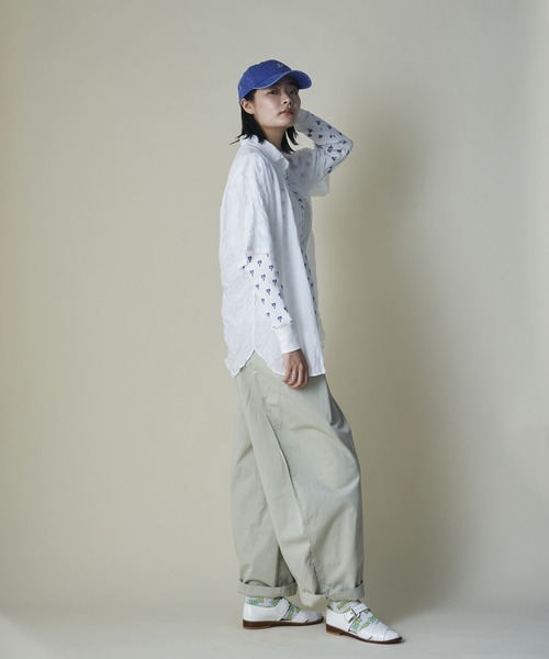 mintdesigns(ミントデザインズ)の「Crinkled Shirt(シャツ/ブラウス・レディース・グレイッシュベージュ/ホワイト・ONESIZE)」の7枚目の写真