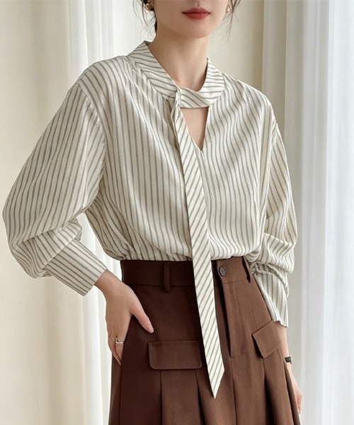 ONEP STAR(ワンピスター)の「ストライプ柄ボウタイデザインシャツブラウス(シャツ/ブラウス・レディース・ベージュ・X-LARGE/LARGE/MEDIUM)」の5枚目の写真