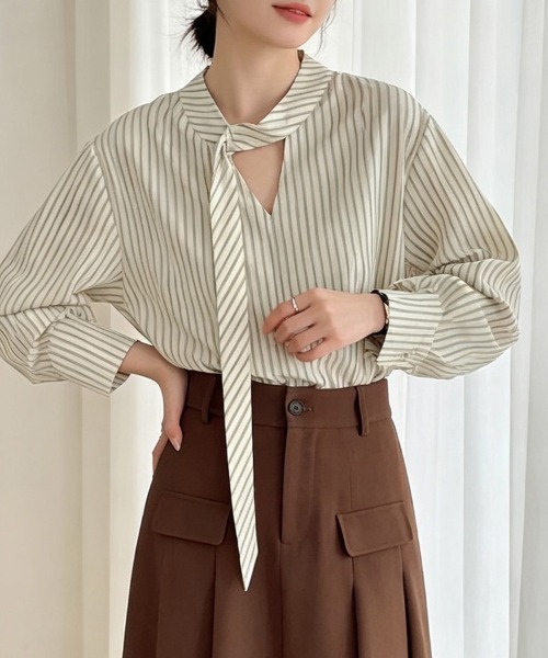 ONEP STAR(ワンピスター)の「ストライプ柄ボウタイデザインシャツブラウス(シャツ/ブラウス・レディース・ベージュ・X-LARGE/LARGE/MEDIUM)」の6枚目の写真