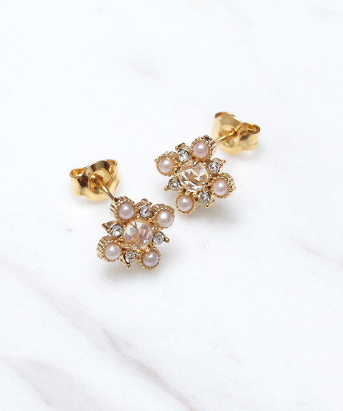 Noir De Poupee ノワールドプーペ の ロイヤルブルームーンストーン フラワーピアス ピアス 両耳用 Wear