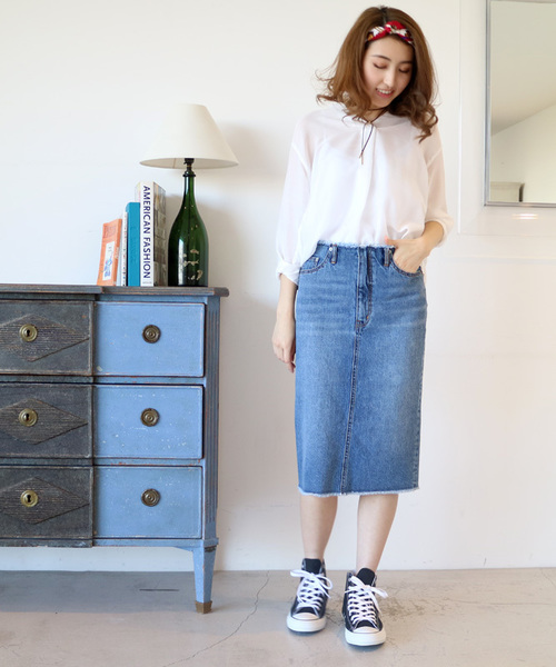 N.（N. Natural Beauty Basic）（エヌエヌナチュラルビューティーベーシック）の「【Ray　4月号掲載】ミディアムウエイトデニムスカート（デニムスカート・レディース・ホワイト/ブルー・MEDIUM/SMALL）」の7枚目の写真
