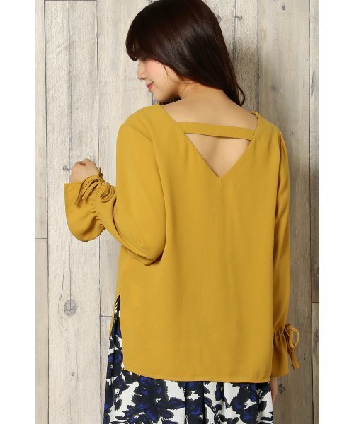 VENCEEXCHANGE（ヴァンスエクスチェンジ）の「バックカットアウトブラウス                 （シャツ/ブラウス・レディース・ホワイト/ピンク/マスタード・MEDIUM）」の3枚目の写真