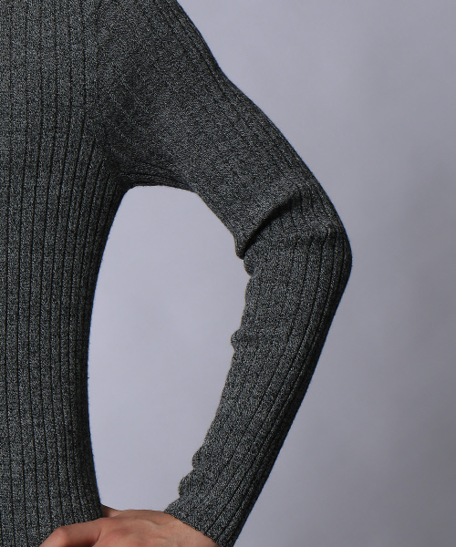 5351 POUR LES HOMMES（ゴーサンゴーイチプールオム）の「【定番/新色】ホールガーメンタートルネックニット（ニット/セーター・メンズ・ホワイト/レッド/ブルー/ホワイト×ブラック/ブラック・44/46/48）」の18枚目の写真